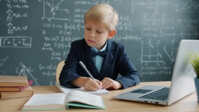Child studying at a desk - nextmind tutoring birmingham